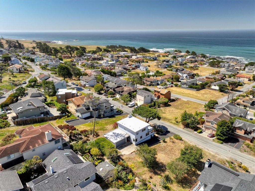 2098 Oxford Ave, Cambria, CA 93428