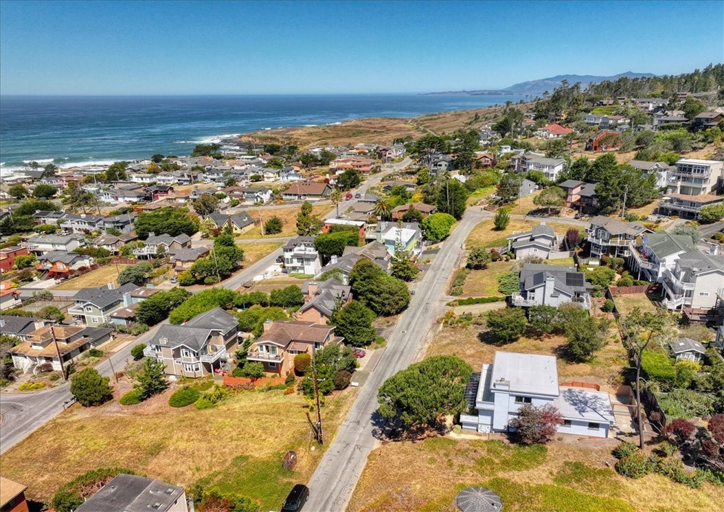 2098 Oxford Ave, Cambria, CA 93428