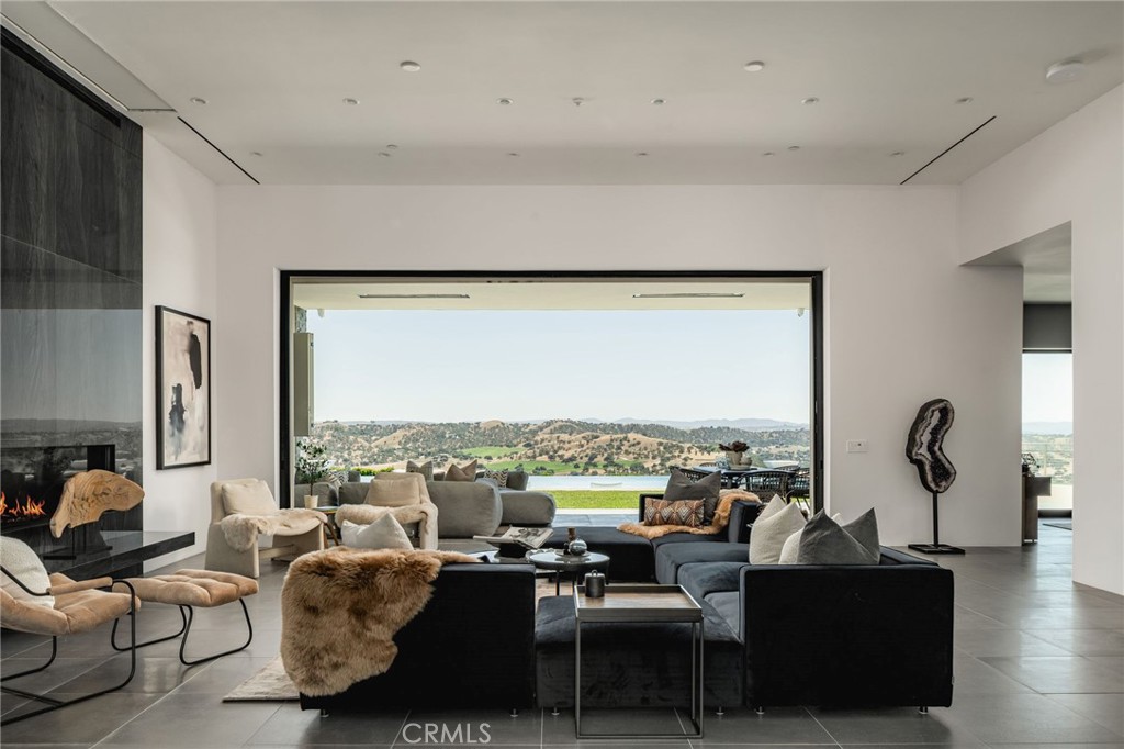 888 Camino Vina, Paso Robles, CA 93446
