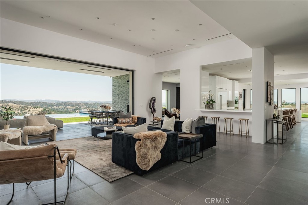 888 Camino Vina, Paso Robles, CA 93446