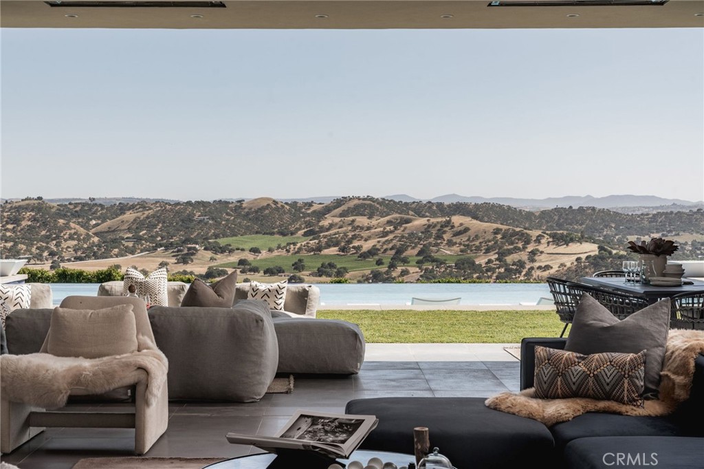 888 Camino Vina, Paso Robles, CA 93446