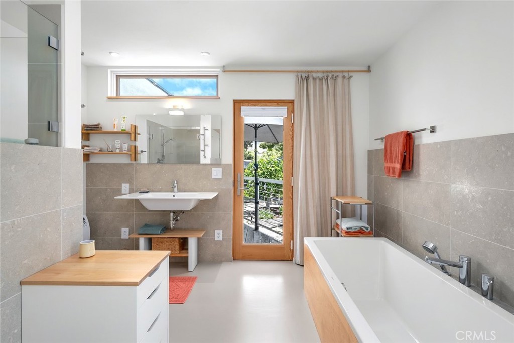 552 Perkins Ln, San Luis Obispo, CA 93401