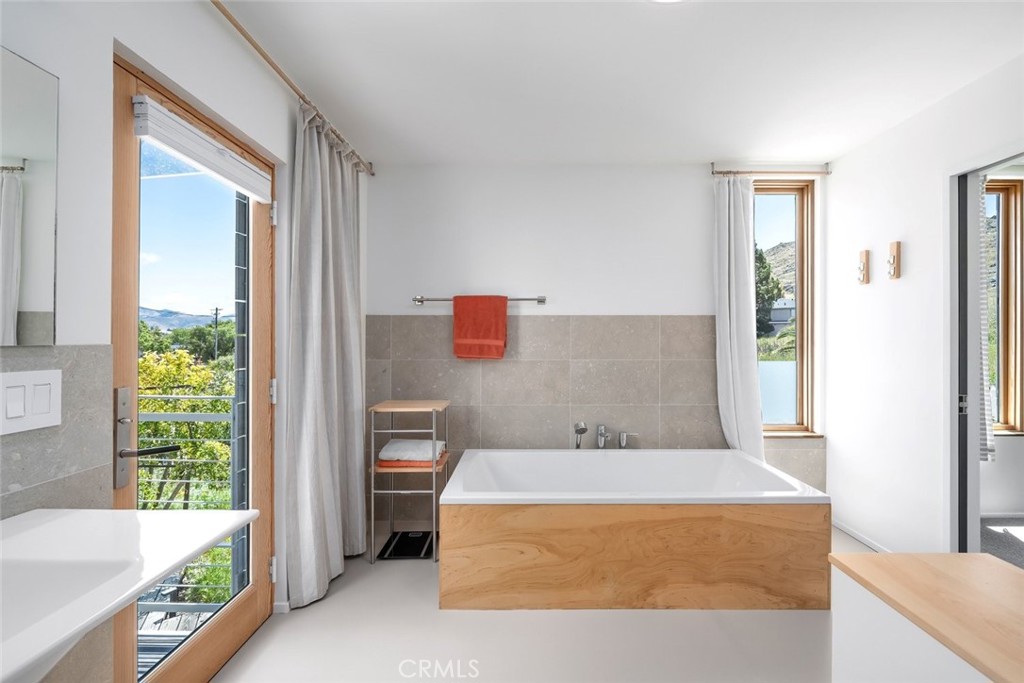 552 Perkins Ln, San Luis Obispo, CA 93401