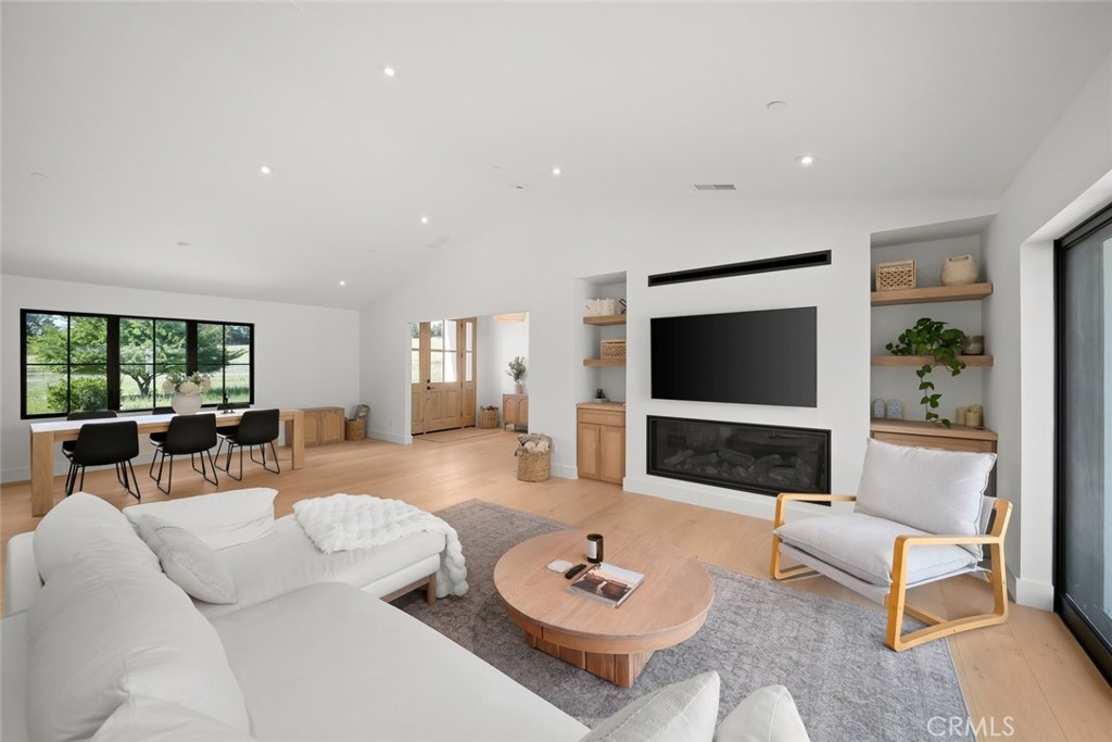 1090 Jordan Lane, Templeton, CA 93465
