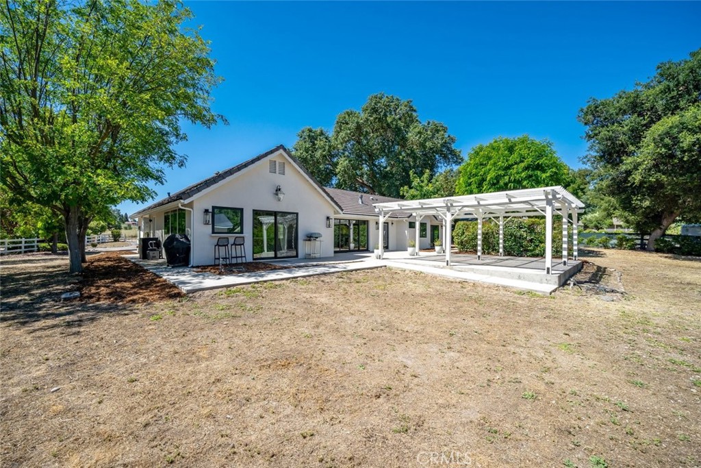 1090 Jordan Lane, Templeton, CA 93465