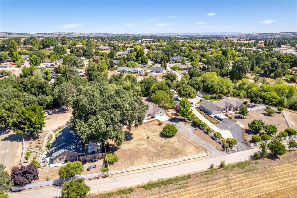 1090 Jordan Lane, Templeton, CA 93465