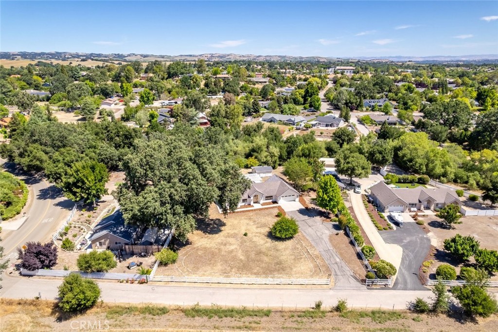 1090 Jordan Lane, Templeton, CA 93465