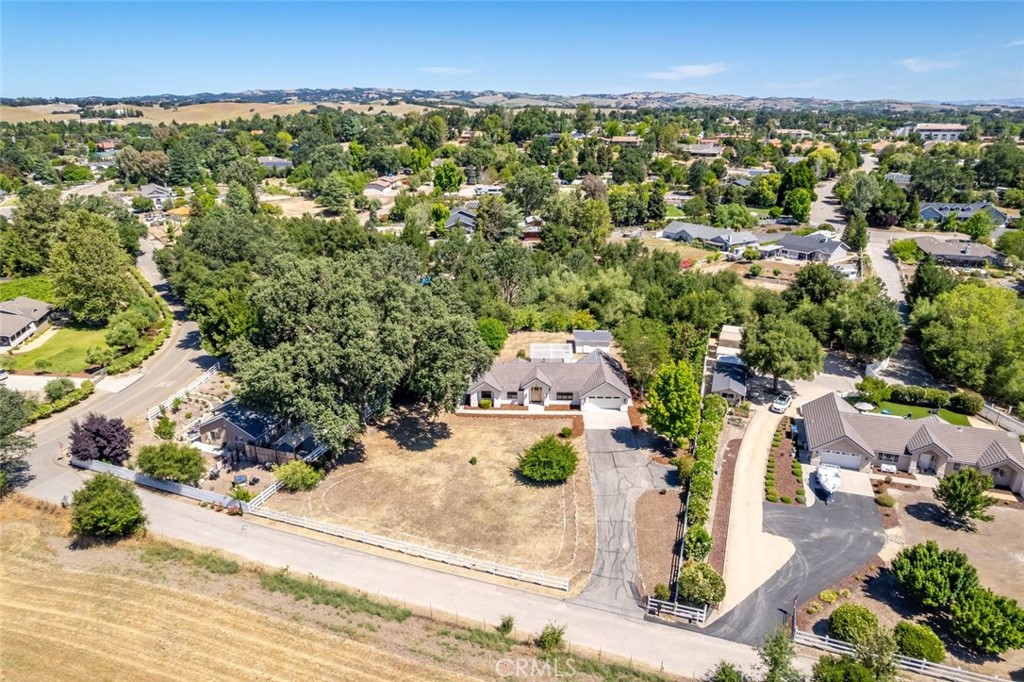 1090 Jordan Lane, Templeton, CA 93465