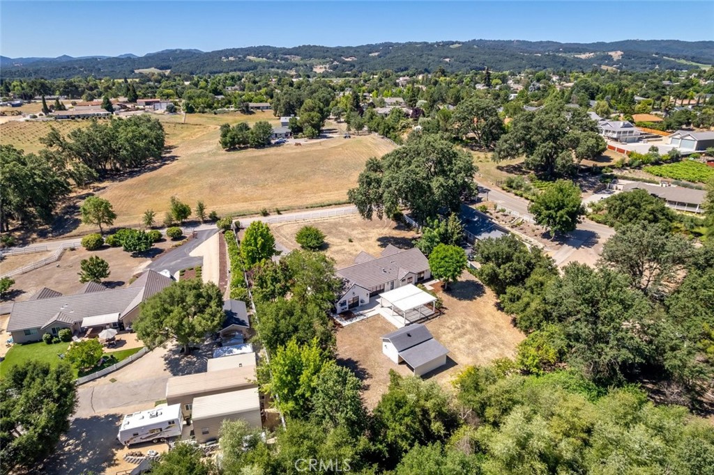 1090 Jordan Lane, Templeton, CA 93465