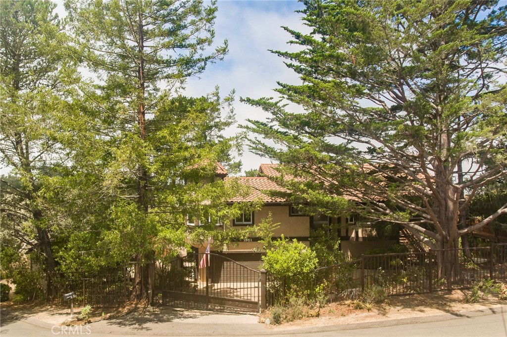 1951 Pierce Ave, Cambria, CA 93428