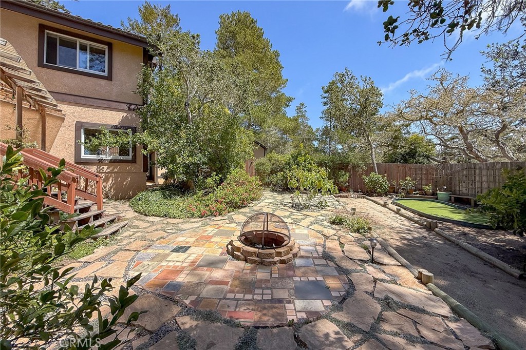 1951 Pierce Ave, Cambria, CA 93428