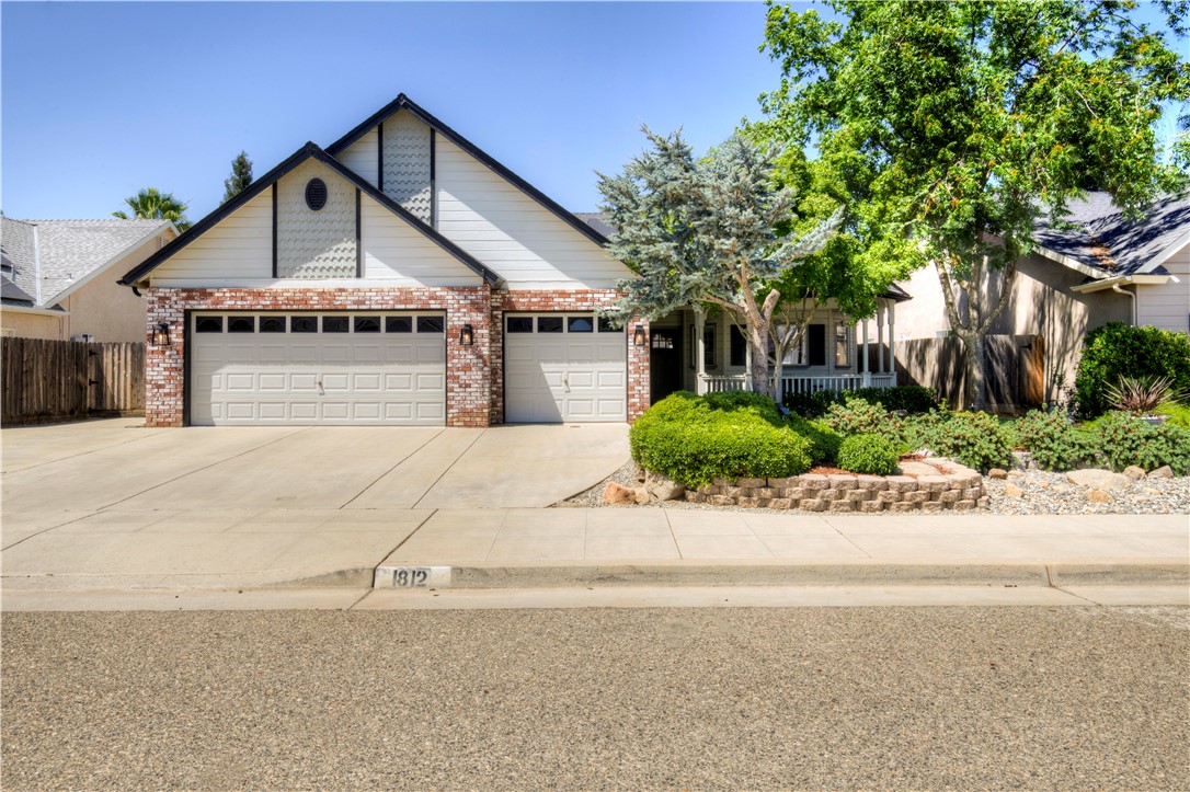 1812 E Oakmont, Fresno, CA 93730