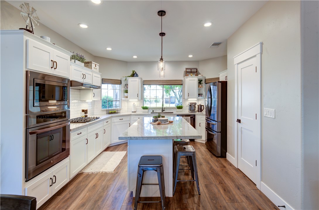 1812 E Oakmont, Fresno, CA 93730