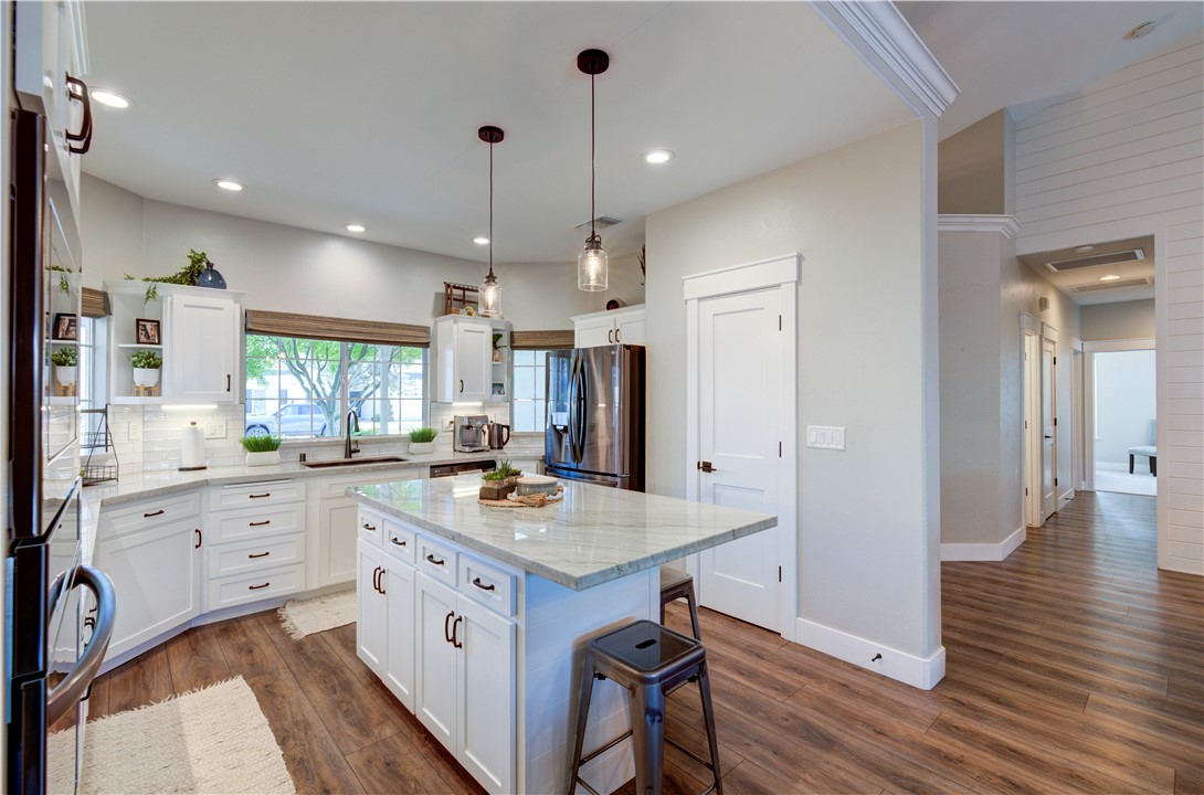 1812 E Oakmont, Fresno, CA 93730