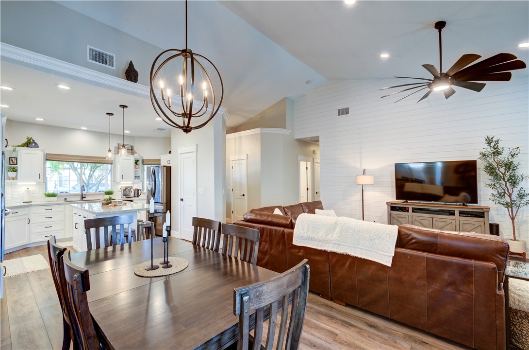 1812 E Oakmont, Fresno, CA 93730