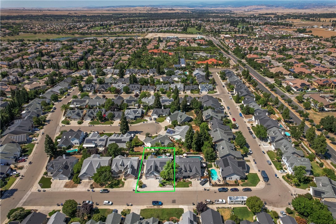 1812 E Oakmont, Fresno, CA 93730