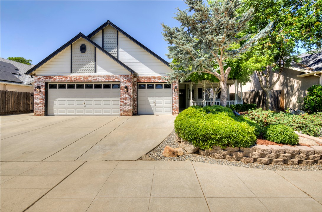 1812 E Oakmont, Fresno, CA 93730