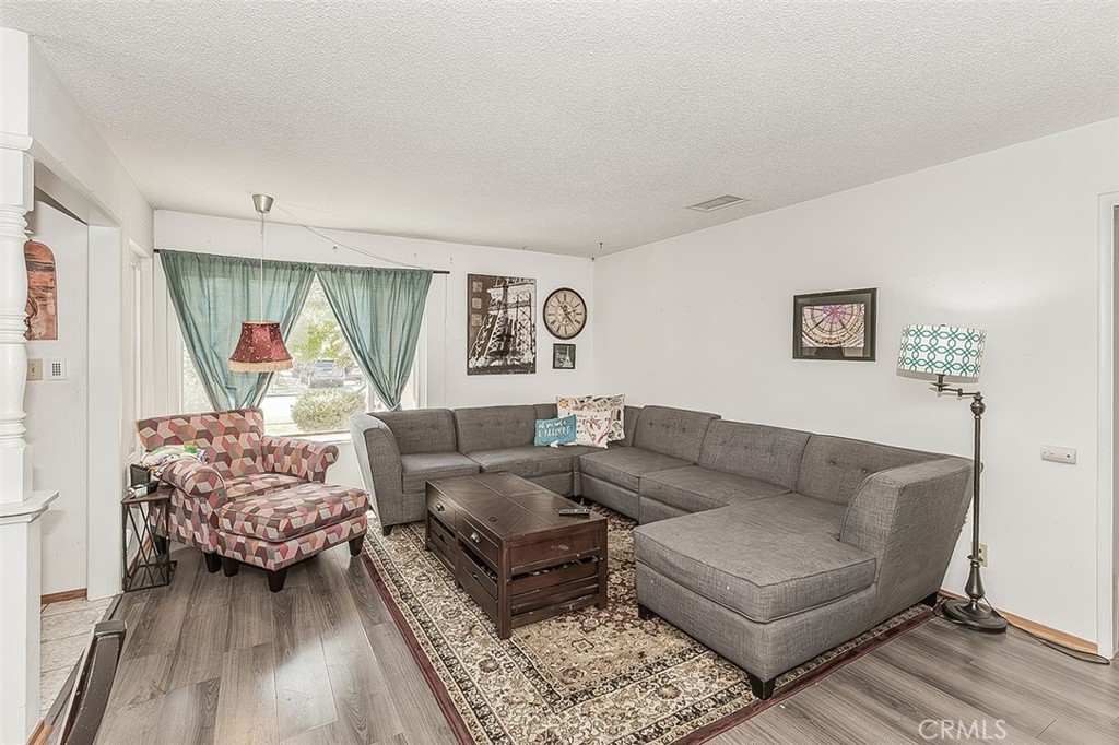 500 W Sample Ave, Fresno, CA 93704