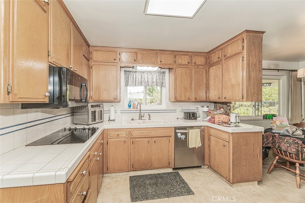 500 W Sample Ave, Fresno, CA 93704