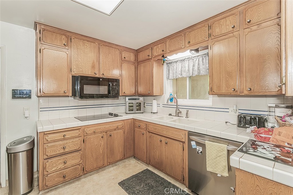 500 W Sample Ave, Fresno, CA 93704