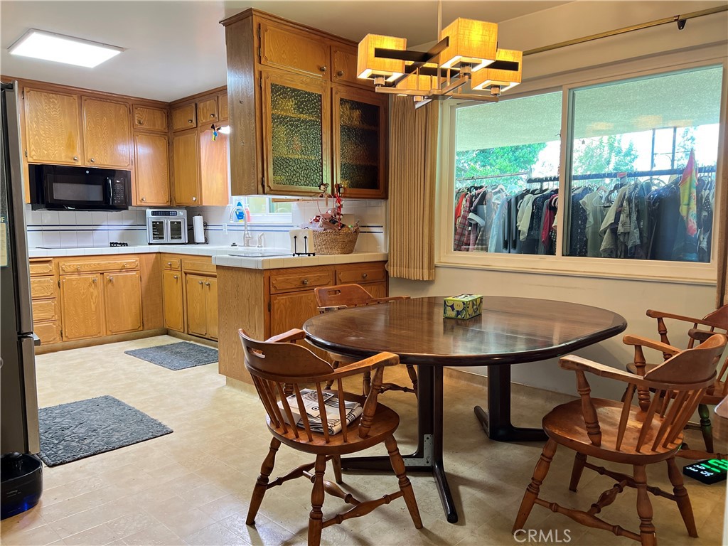 500 W Sample Ave, Fresno, CA 93704