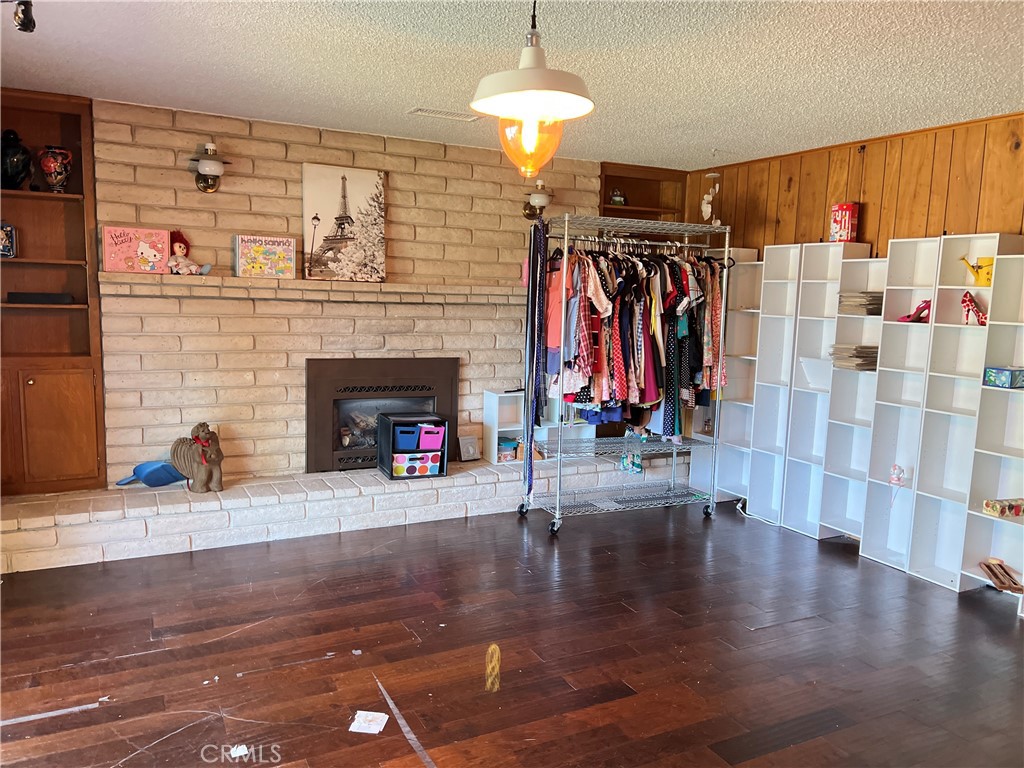 500 W Sample Ave, Fresno, CA 93704
