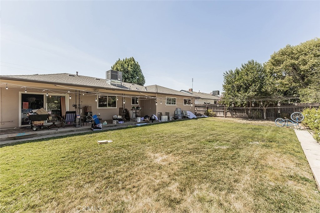 500 W Sample Ave, Fresno, CA 93704