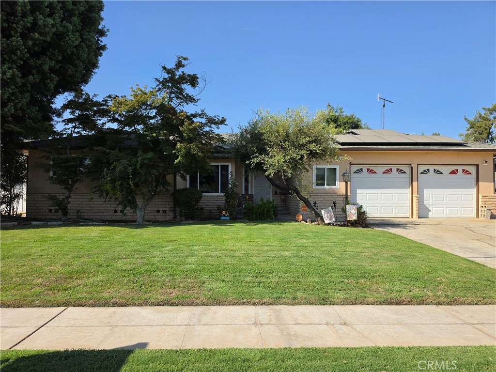 500 W Sample Ave, Fresno, CA 93704