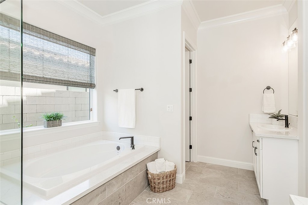 11609 N Sandy Par, Fresno, CA 93730