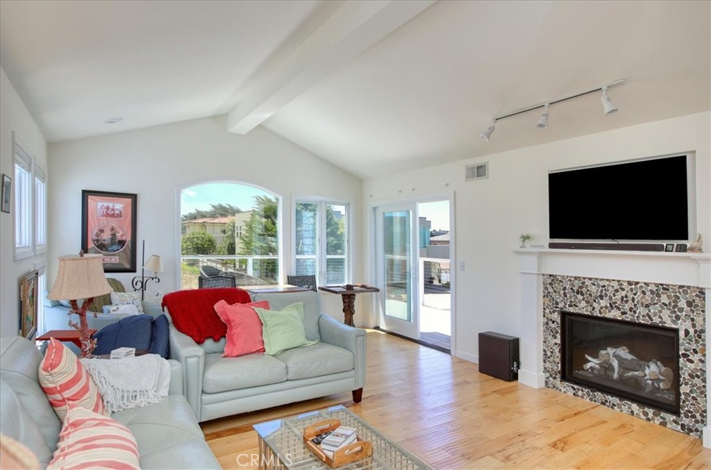 1945 Windsor, Cambria, CA 93428