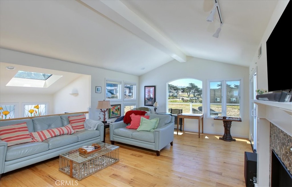 1945 Windsor, Cambria, CA 93428