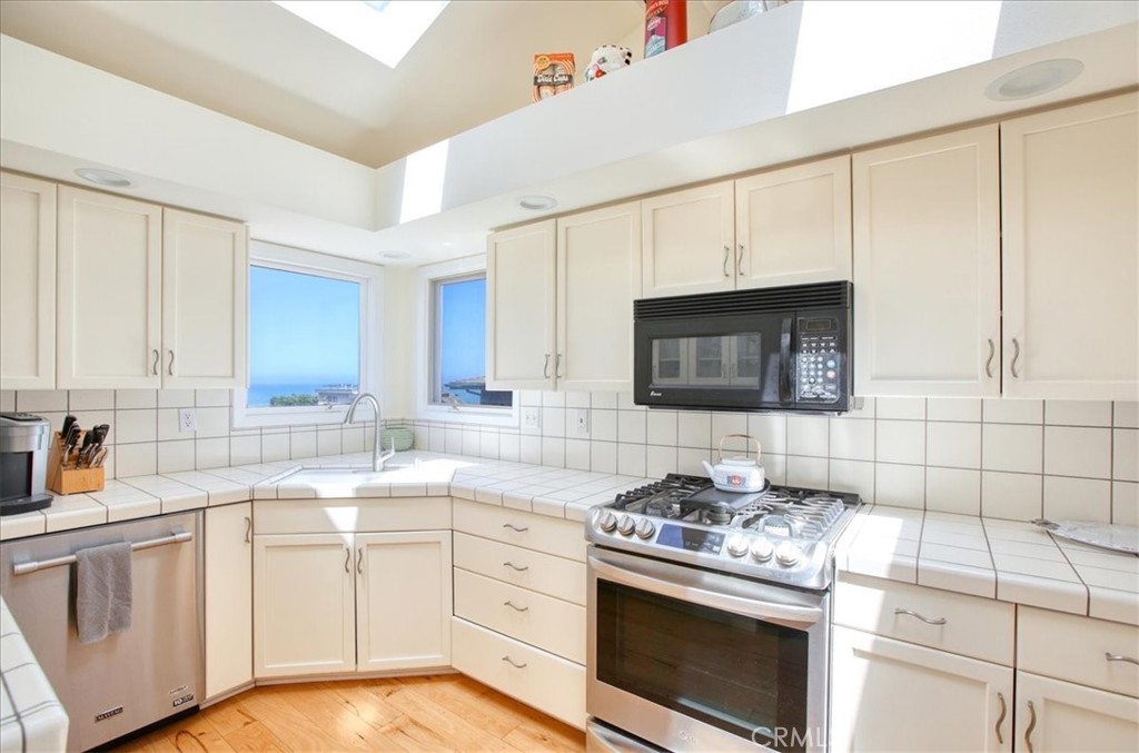 1945 Windsor, Cambria, CA 93428