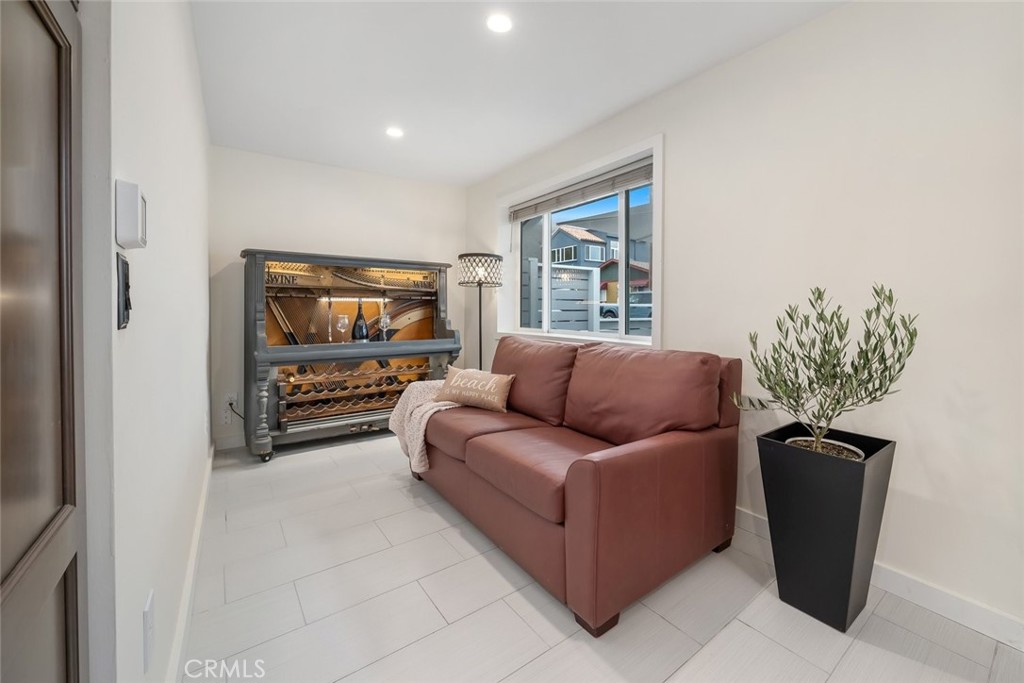 214 Boeker Ave, Pismo Beach, CA 93449