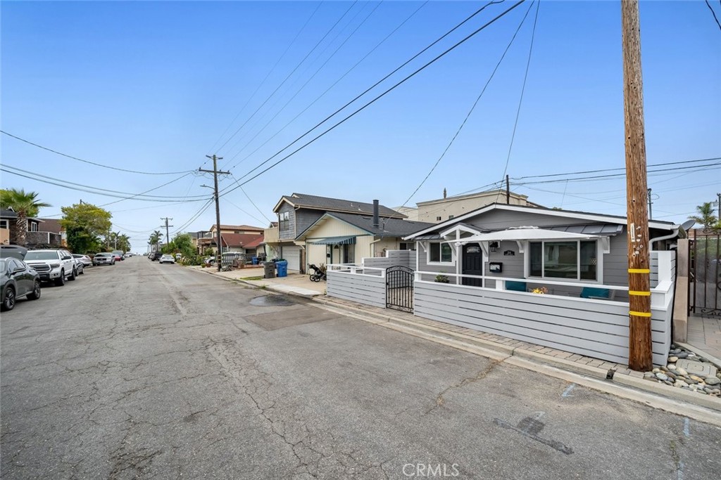 214 Boeker Ave, Pismo Beach, CA 93449