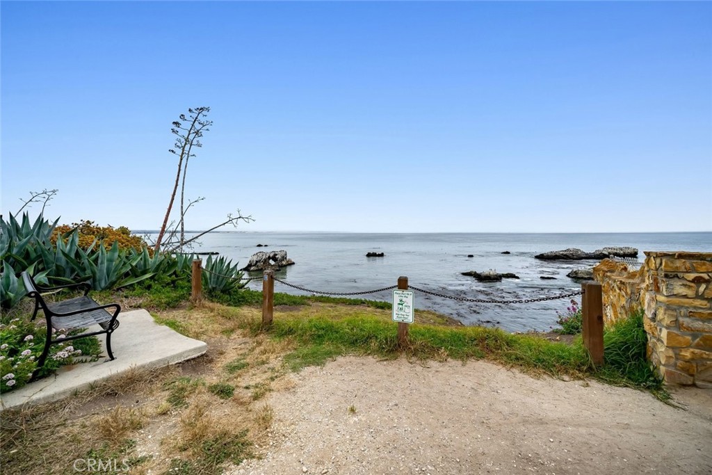 214 Boeker Ave, Pismo Beach, CA 93449