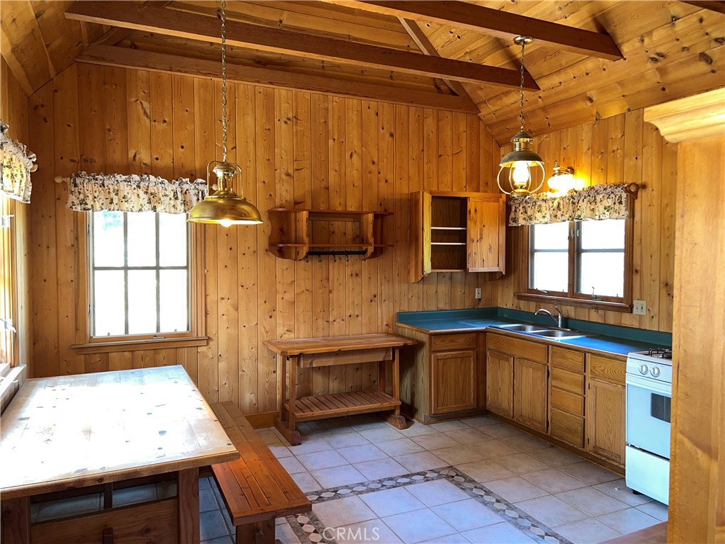 2936 Burton Dr, Cambria, CA 93428