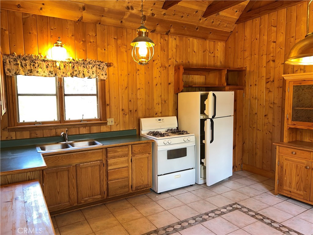 2936 Burton Dr, Cambria, CA 93428
