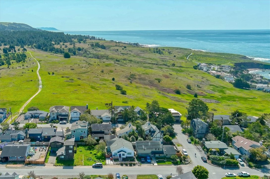 550 Worcester Dr, Cambria, CA 93428