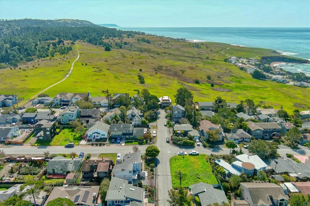 550 Worcester Dr, Cambria, CA 93428