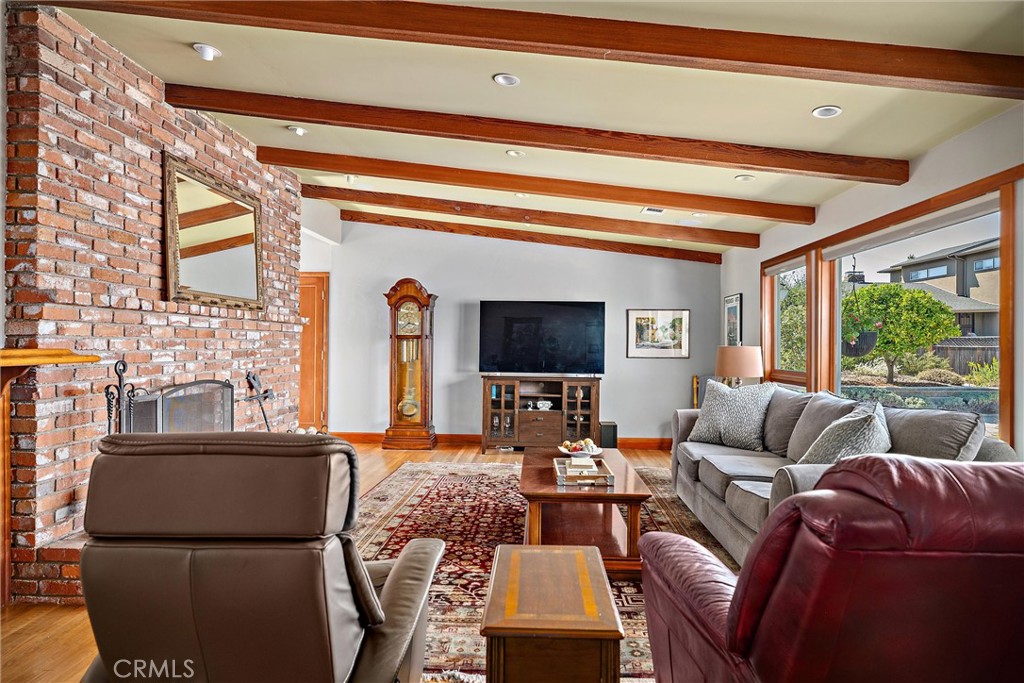 6020 Joan Pl, San Luis Obispo, CA 93401