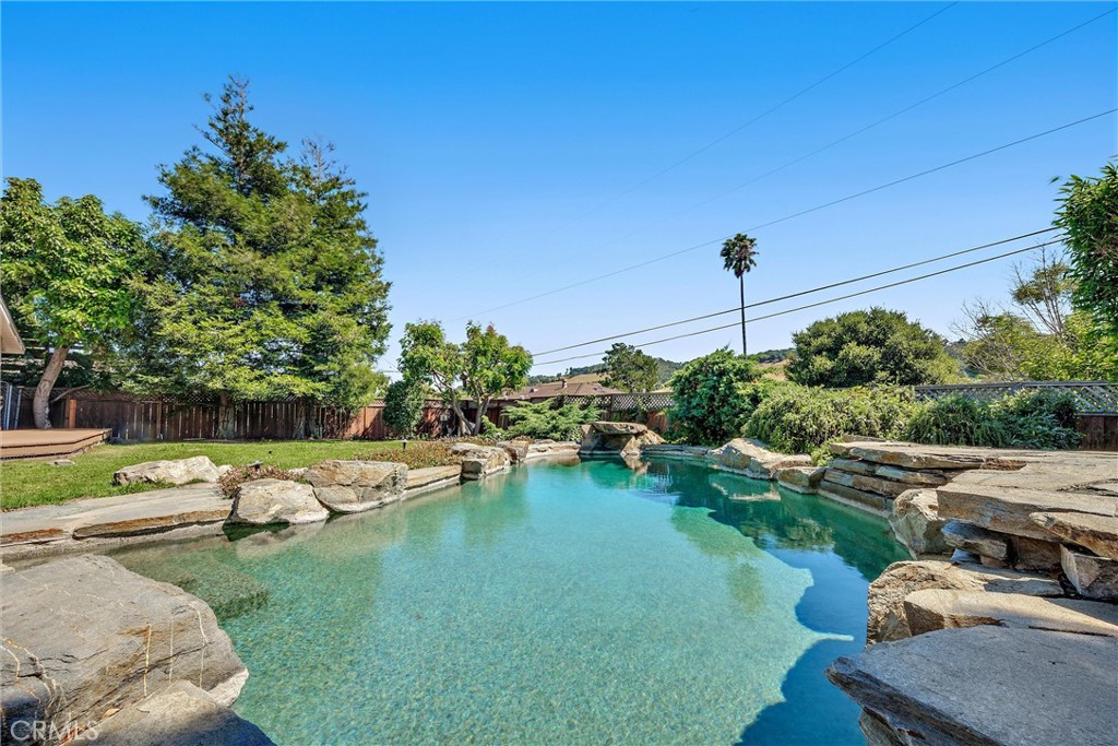 6020 Joan Pl, San Luis Obispo, CA 93401