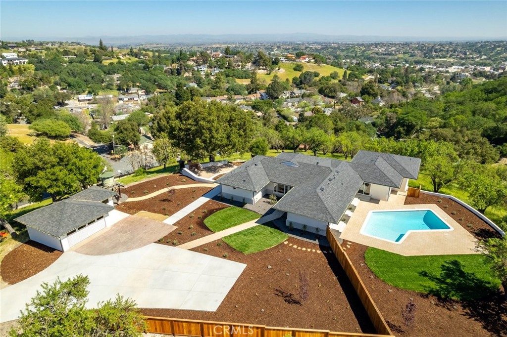 1026 Merry Hill Road, Paso Robles, CA 93446