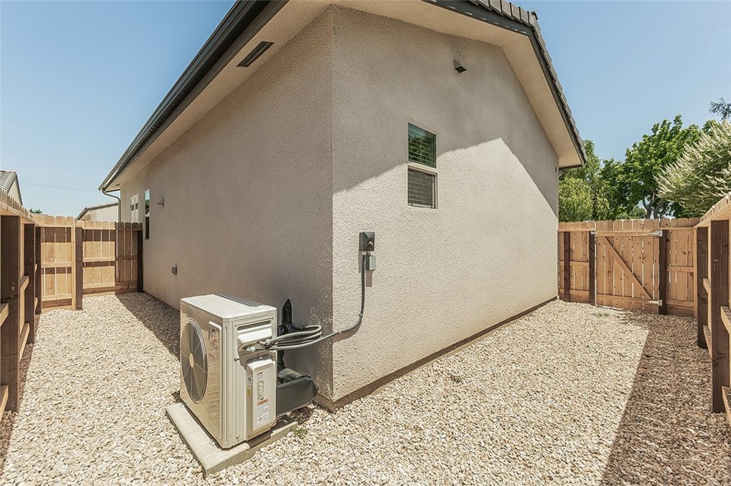 2365 N Arthur Ave, Fresno, CA 93705