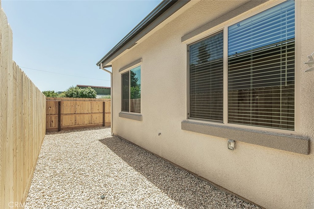 2365 N Arthur Ave, Fresno, CA 93705