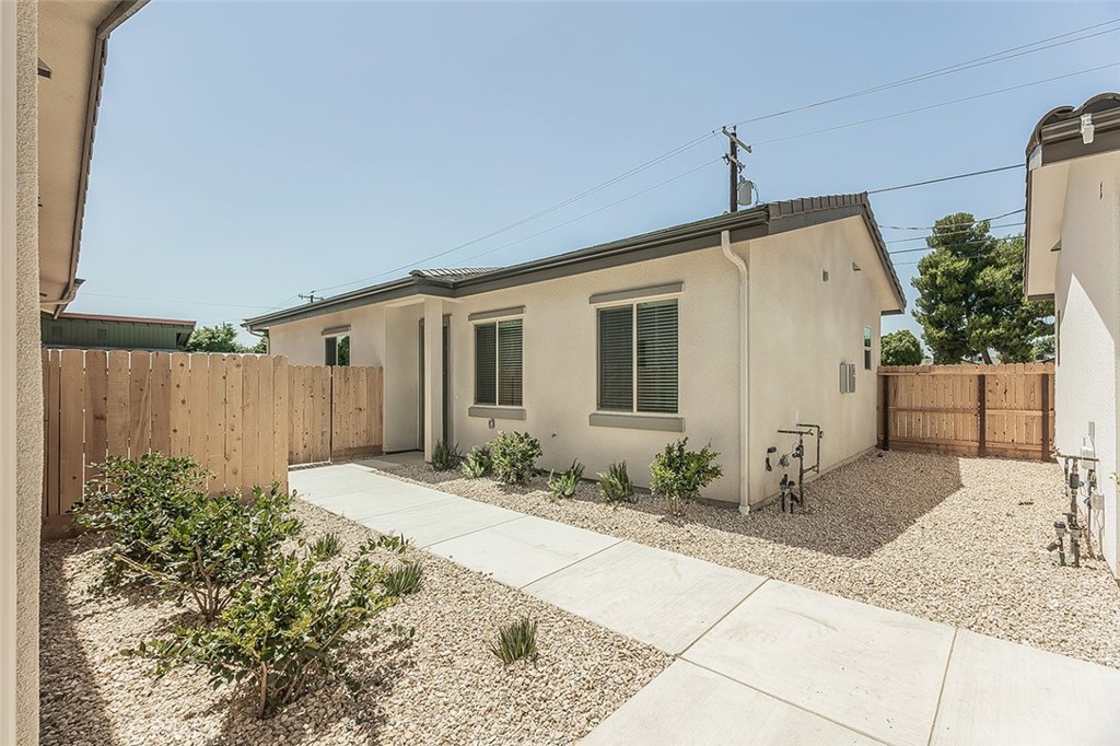 2365 N Arthur Ave, Fresno, CA 93705
