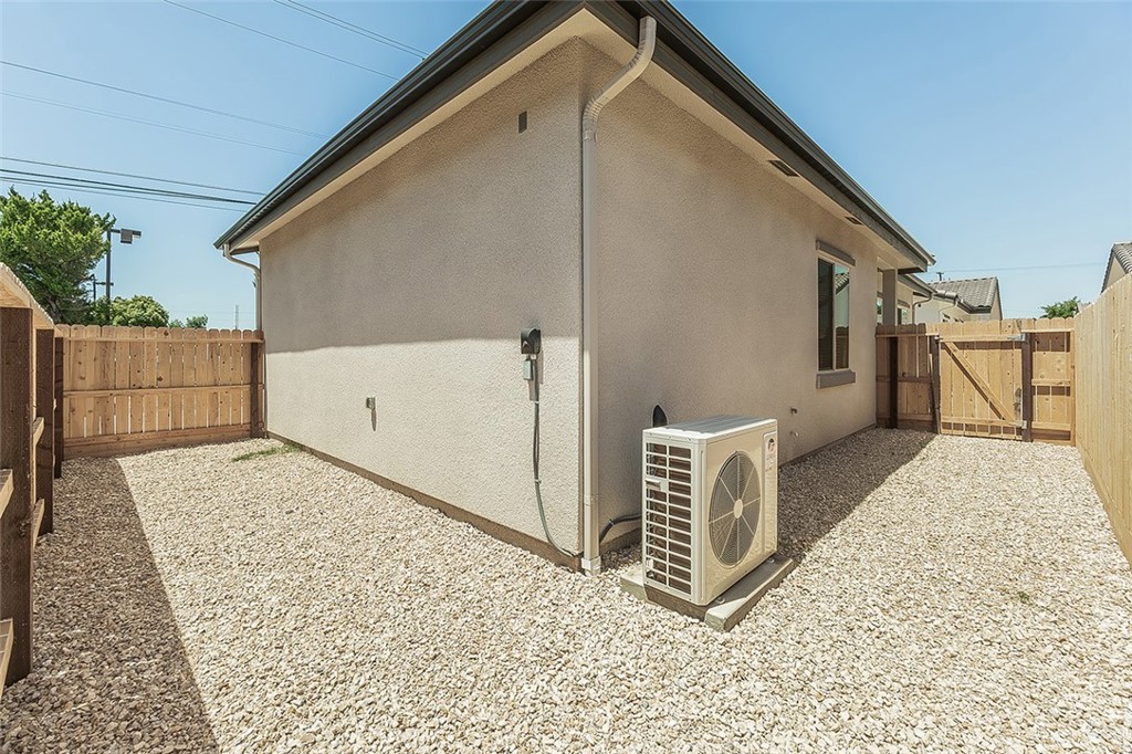 2365 N Arthur Ave, Fresno, CA 93705