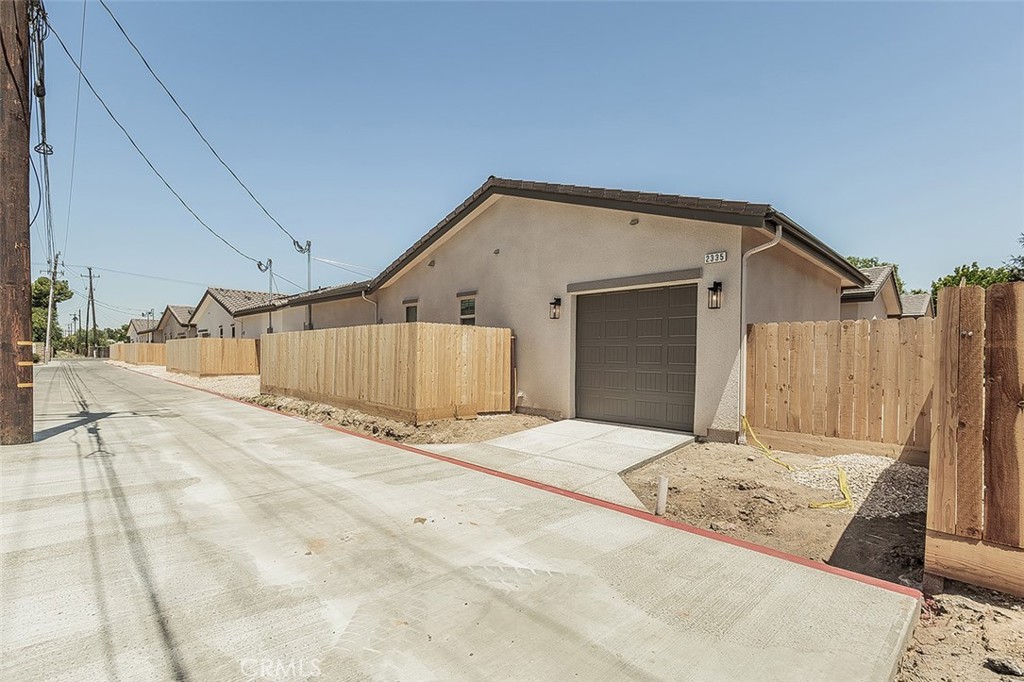 2365 N Arthur Ave, Fresno, CA 93705