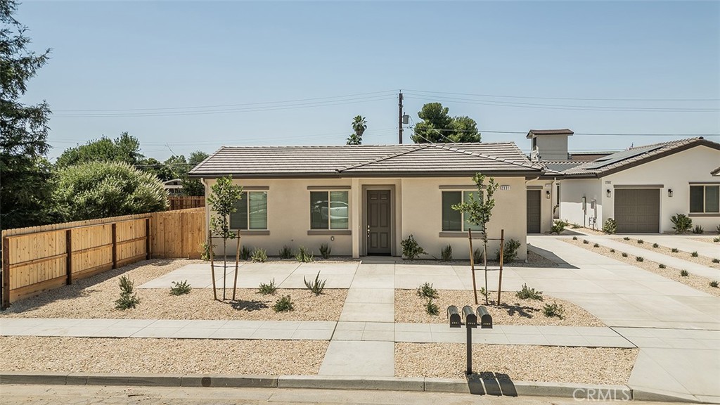 2365 N Arthur Ave, Fresno, CA 93705