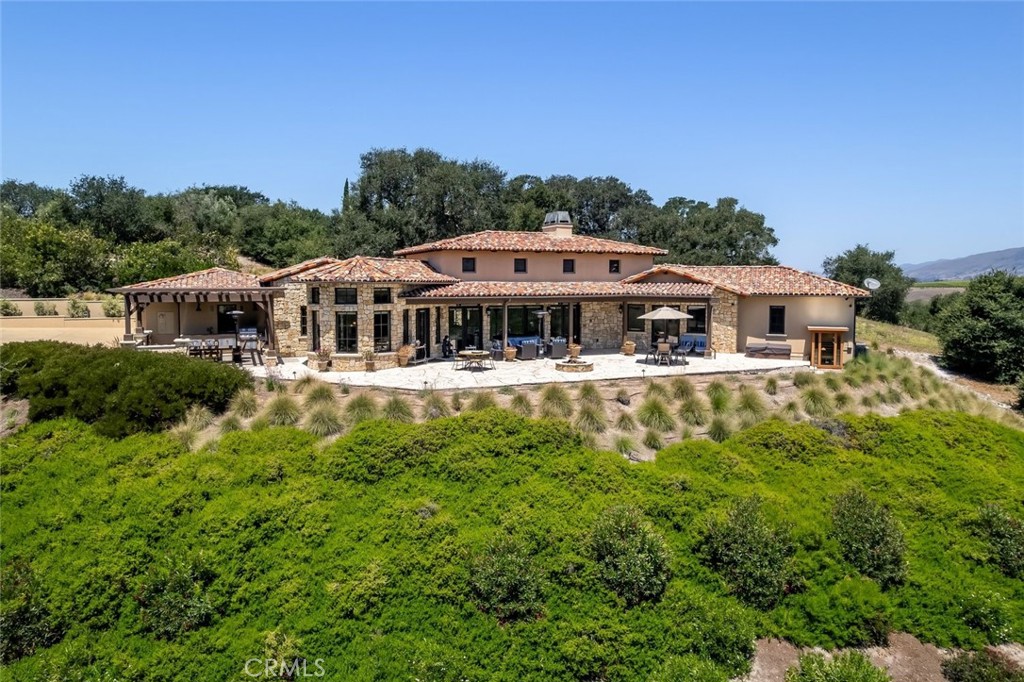 2350 Camino Edna, San Luis Obispo, CA 93401
