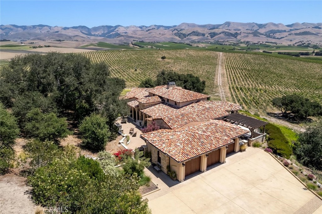 2350 Camino Edna, San Luis Obispo, CA 93401